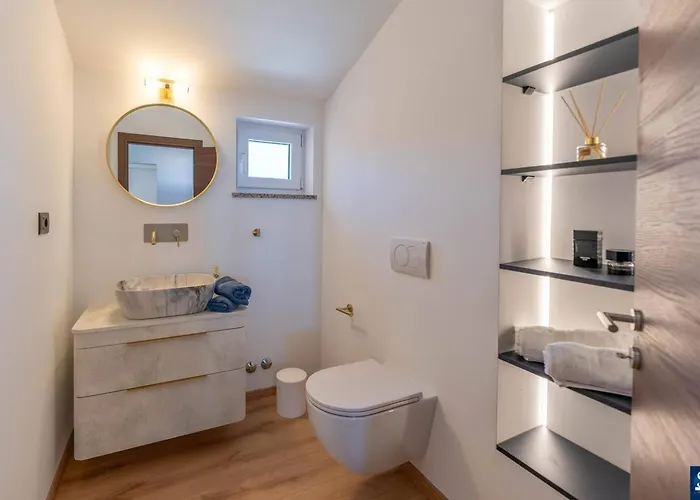 Lady Ni By Istra Vacation