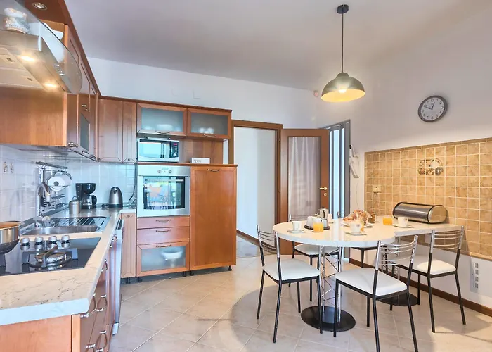 Lady Ni By Istra Vacation